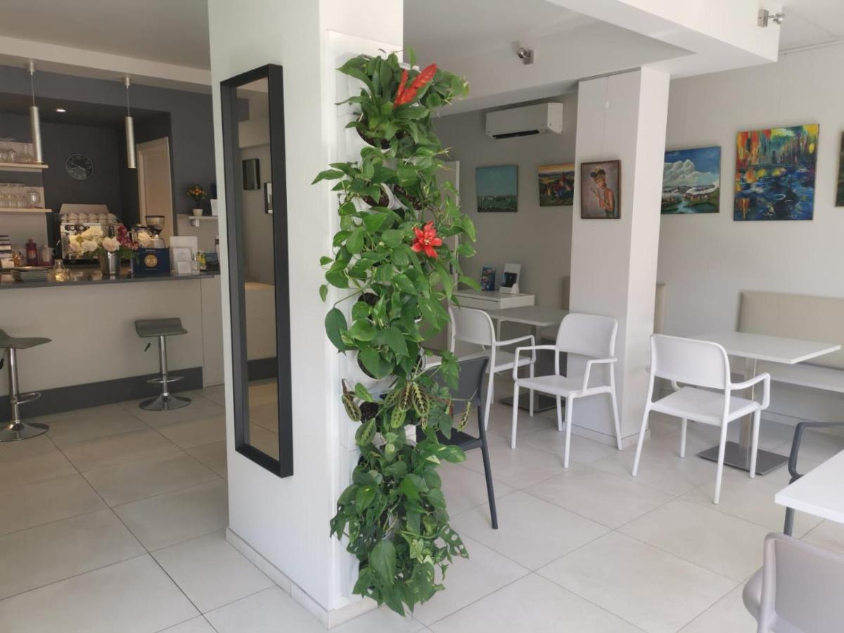 Hotel Villa Miki Bordighera Exterior photo